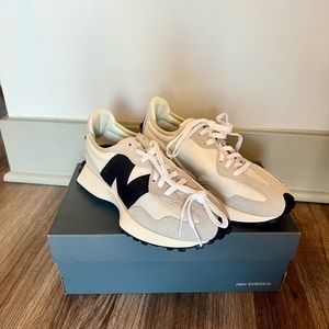 NIB Women’s New Balance 327 in sea salt with white and black, size 7